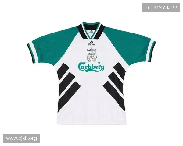 阿迪世界杯球衣三杠融图或违规